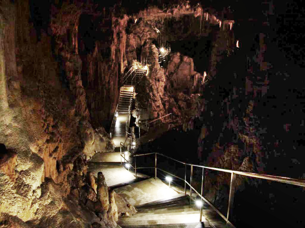 Javoříčské jeskyně - schodiště