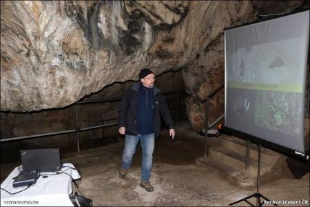 Uspávání netopýrů v Javoříčských jeskyních